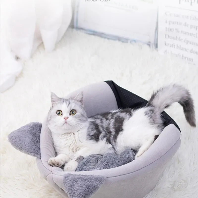 Comfortable Warm cat cave, Cozy Cat Head Cave